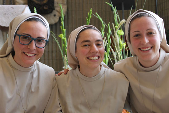 Profesión religiosa Elena Saez, Anabel Beneyto y renovación Ana Muñoz