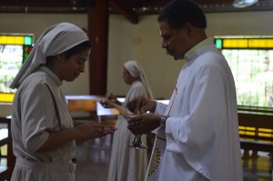 Votos perpetuos Kenia Escobar