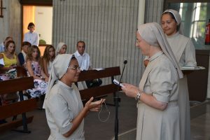 Profesión-temporal-novicias-Dakota,-Sara,-Geraldine-y-Dariana