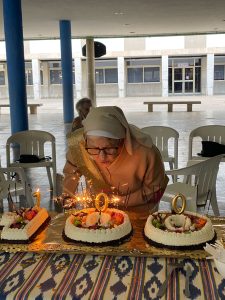 H. Ángeles soplando las velas